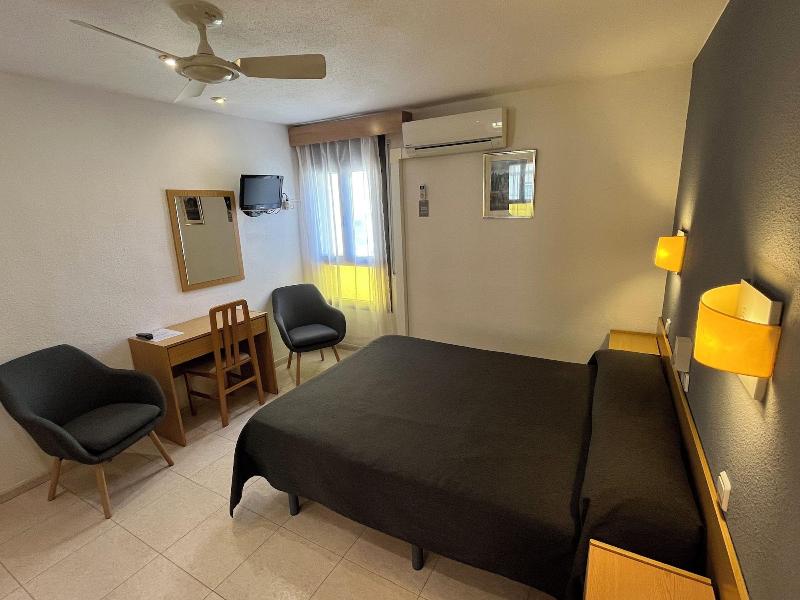 Hostal Tarra S image