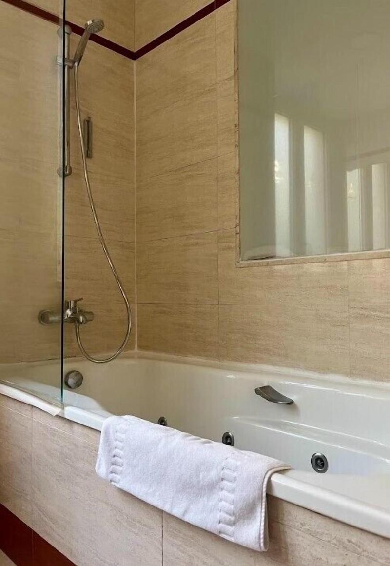Hotel Spa La Central image