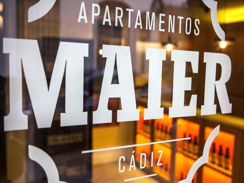 Apartamentos Maier image