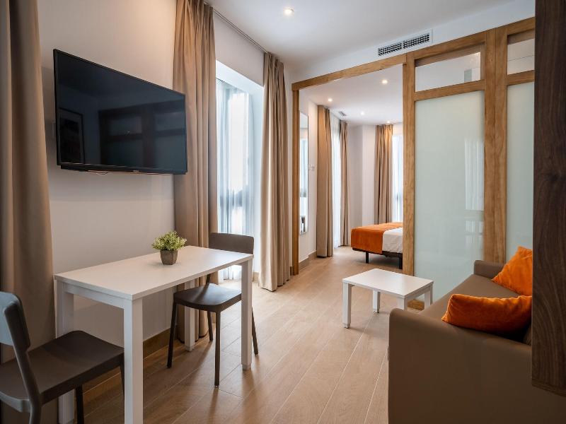 Apartamentos Maier image