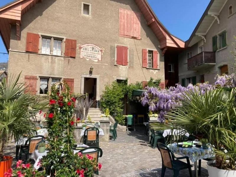 Hotel De La Place image
