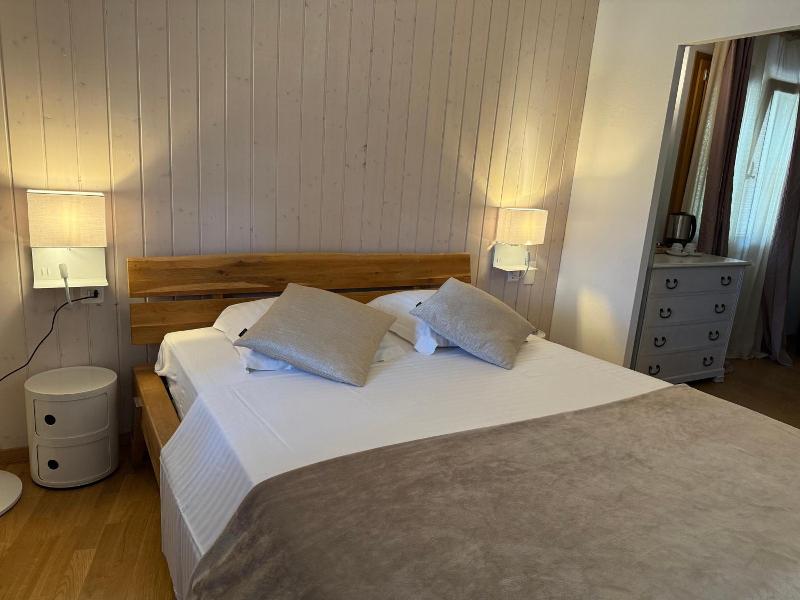 Hotel De La Place image