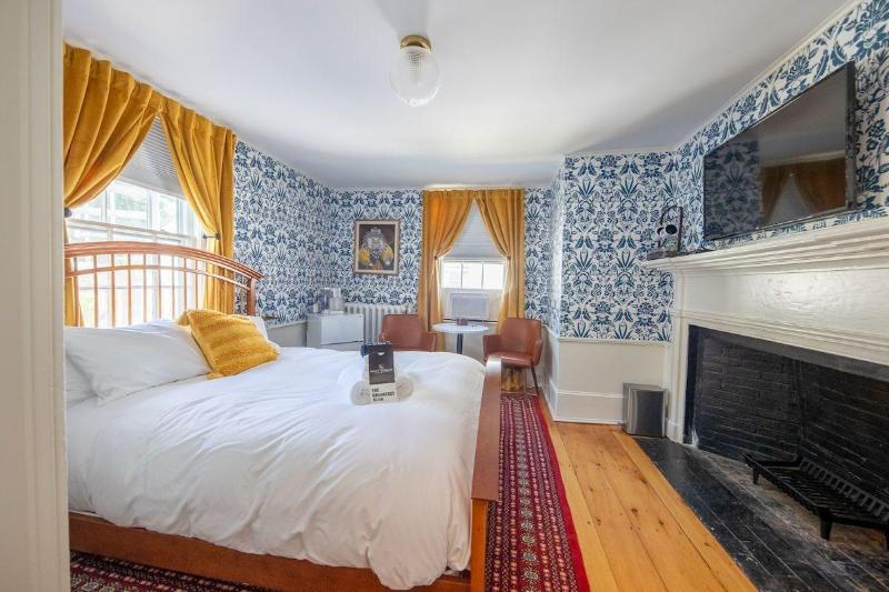 Sally Webster Inn image