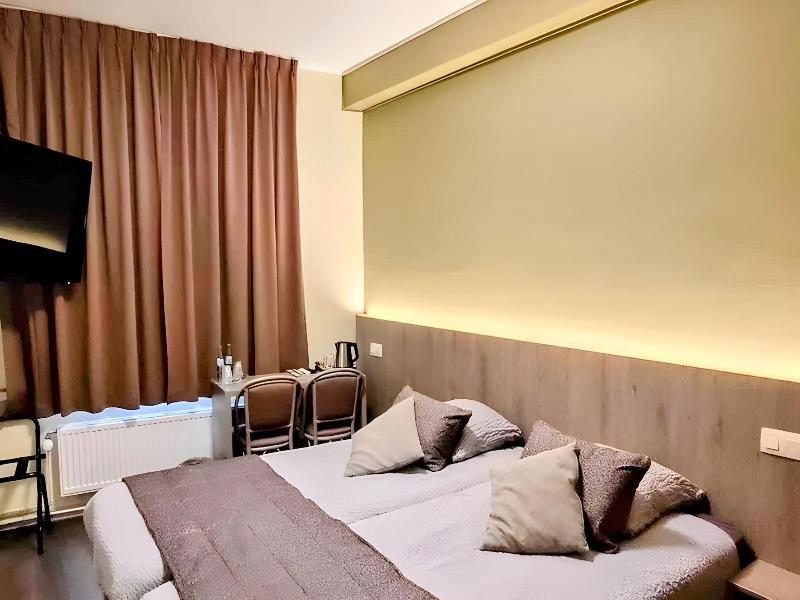 Hotel Des Postes image
