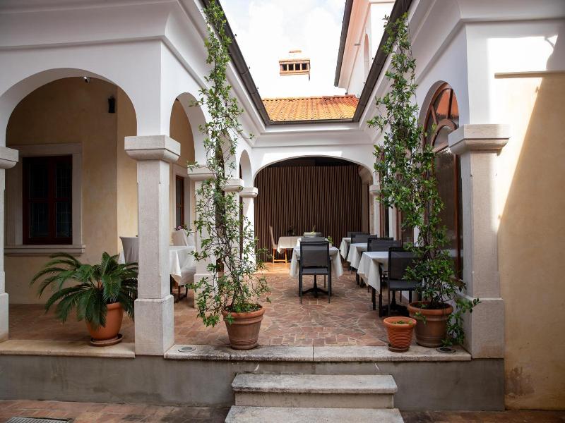 Villa Pasis image