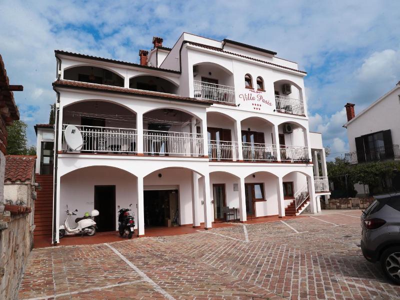 Villa Pasis image
