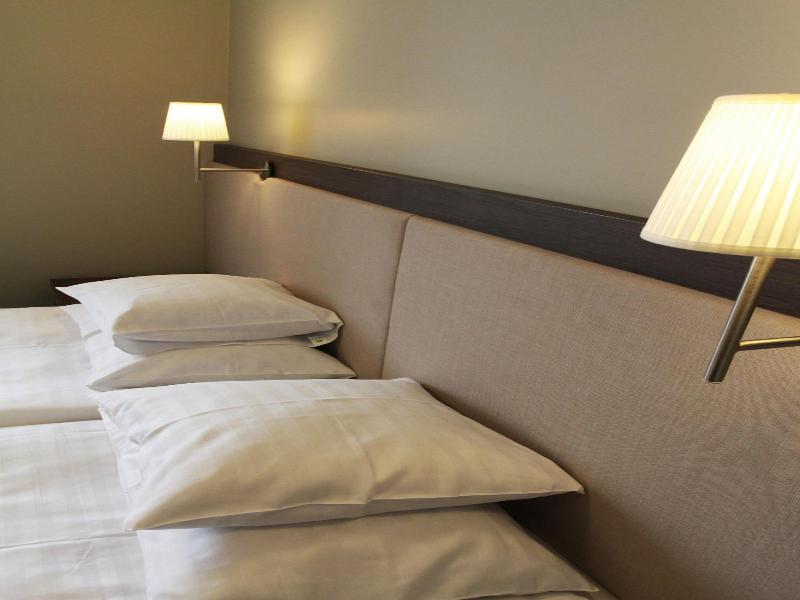 Goda Hotel Spa image