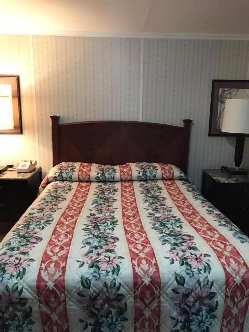 Royal Coach Motor Lodge — photo 4