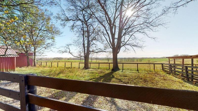 1851 Historic Maple Hill Manor B B