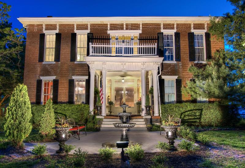 1851 Historic Maple Hill Manor B B