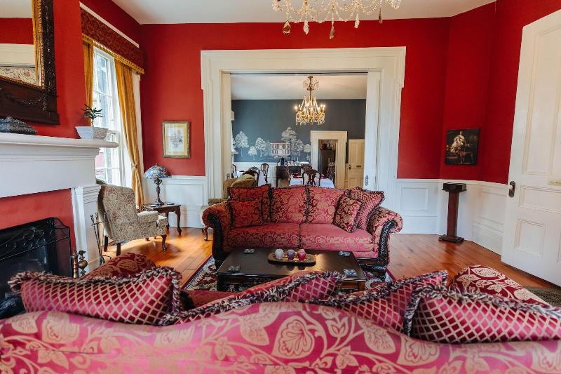 1851 Historic Maple Hill Manor B B