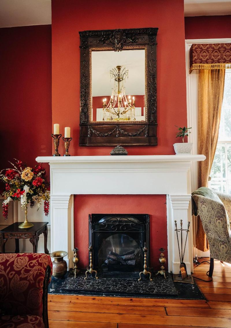 1851 Historic Maple Hill Manor B B