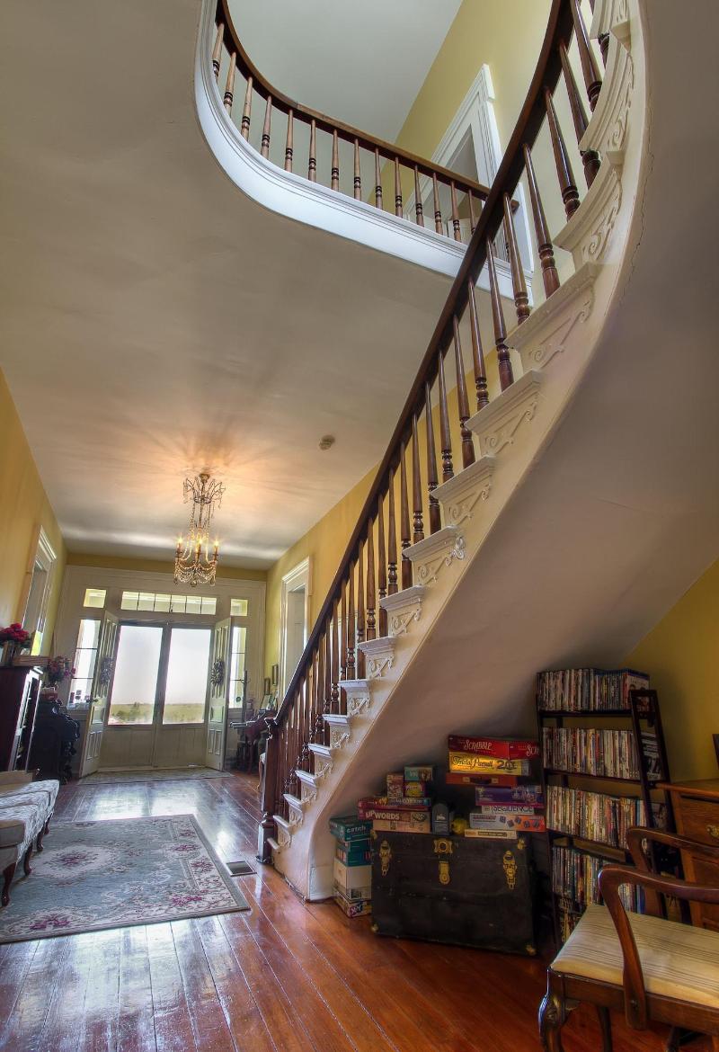 1851 Historic Maple Hill Manor B B