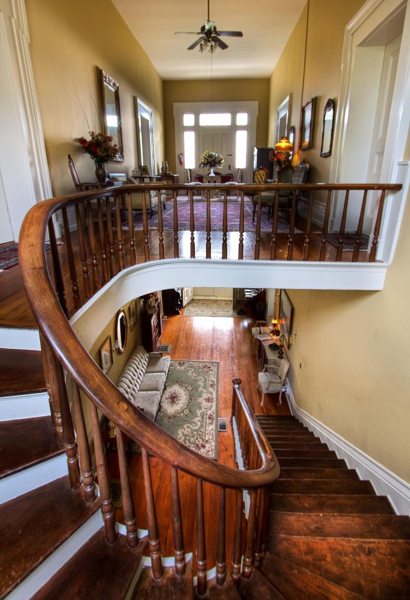 1851 Historic Maple Hill Manor B B