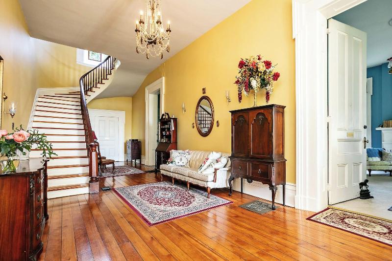 1851 Historic Maple Hill Manor B B