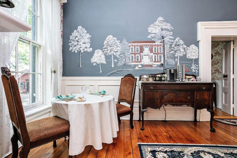 1851 Historic Maple Hill Manor B B