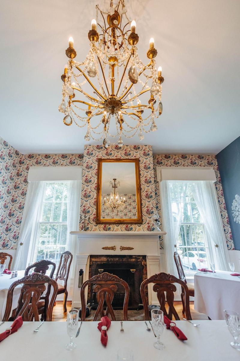 1851 Historic Maple Hill Manor B B
