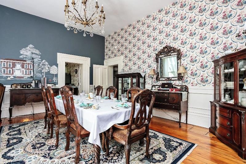 1851 Historic Maple Hill Manor B B