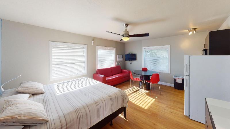 Sun Beach Inn image