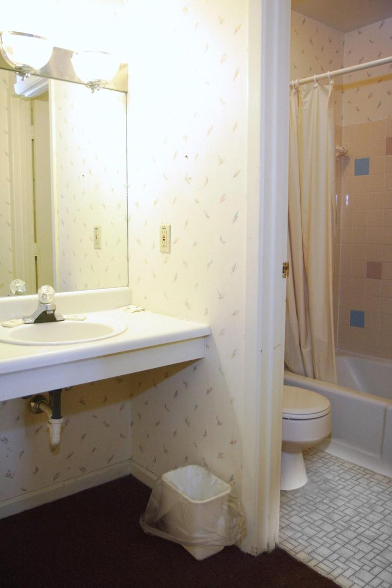 . Country Club Inn Suites