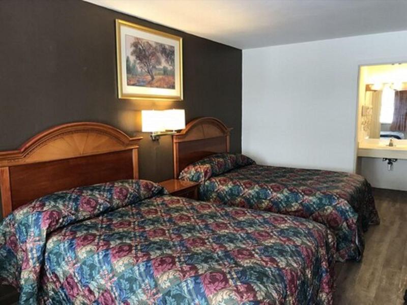 Country Club Inn Suites 2