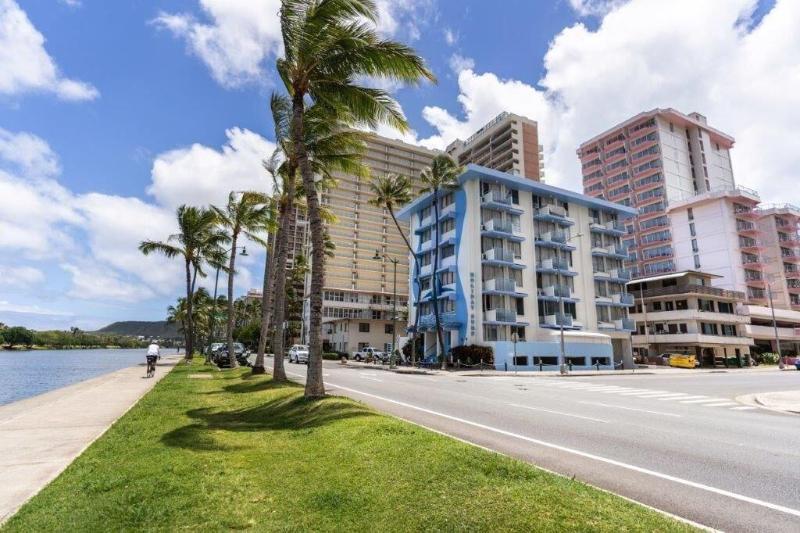 Holiday Surf Hotel image