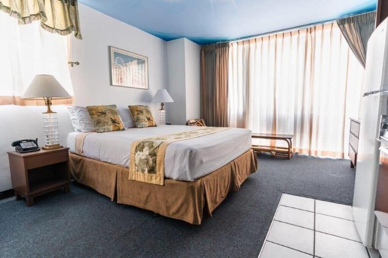 Holiday Surf Hotel image