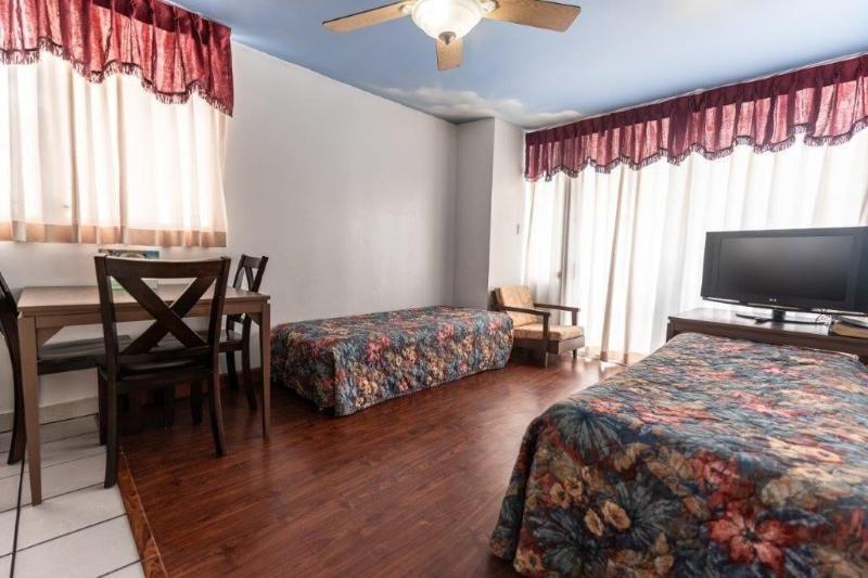 Holiday Surf Hotel image