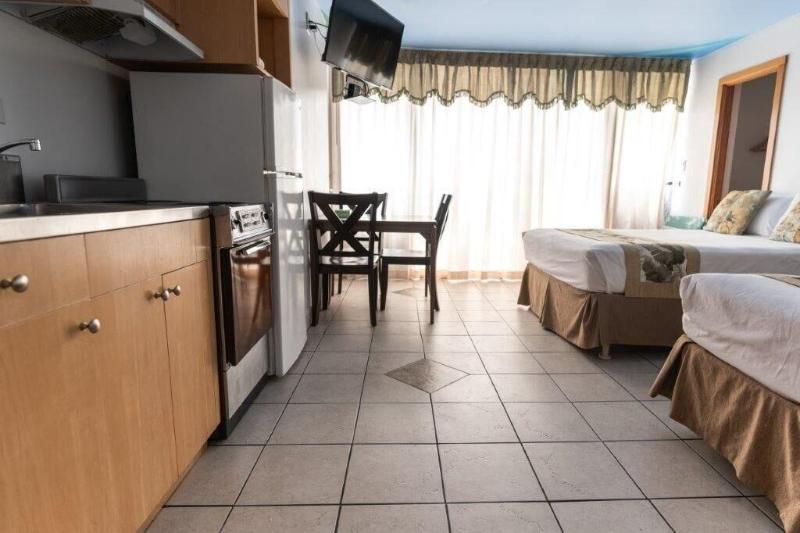 Holiday Surf Hotel image