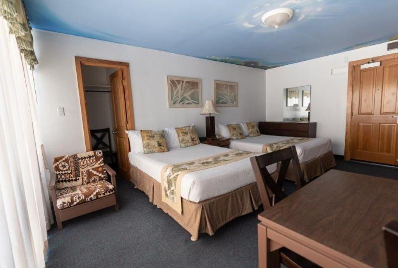Holiday Surf Hotel image