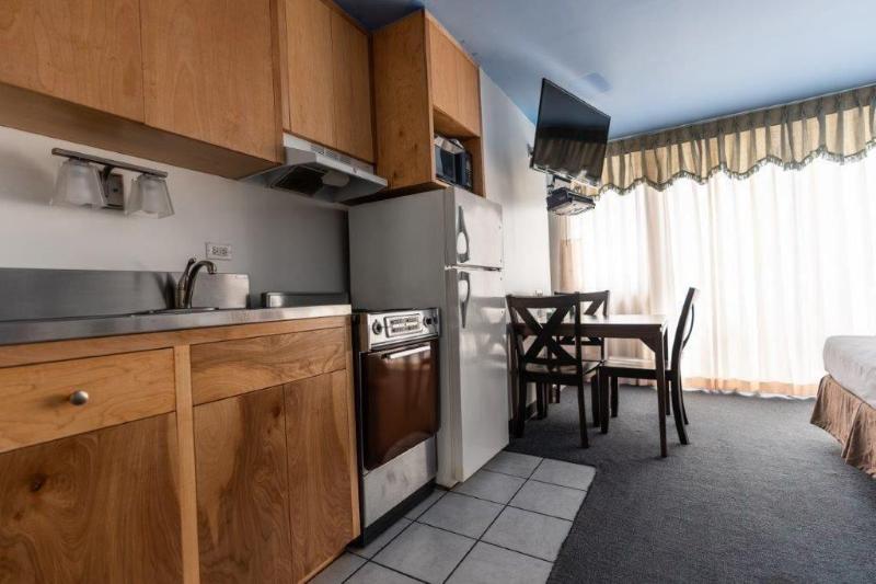 Holiday Surf Hotel image