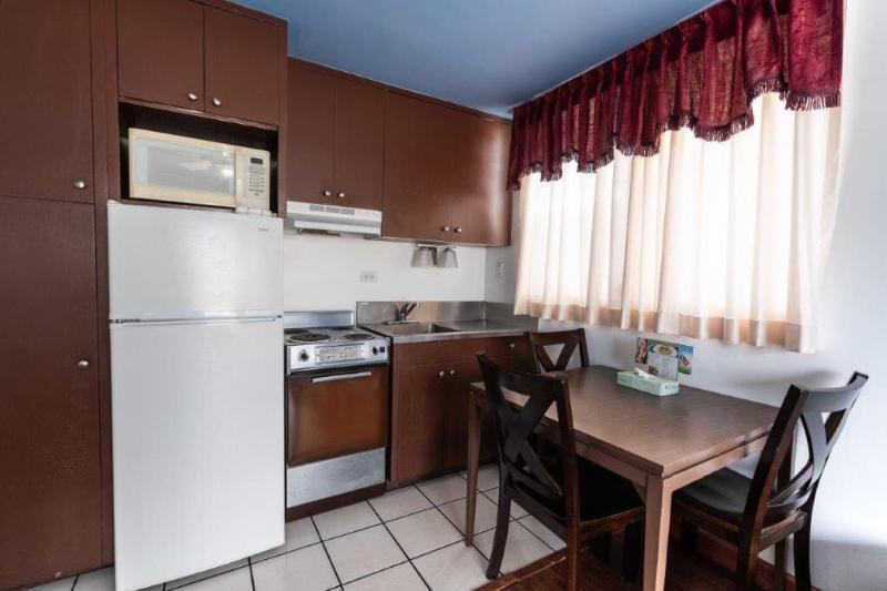 Holiday Surf Hotel image