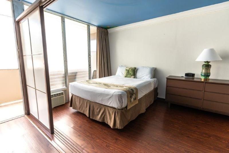 Holiday Surf Hotel image