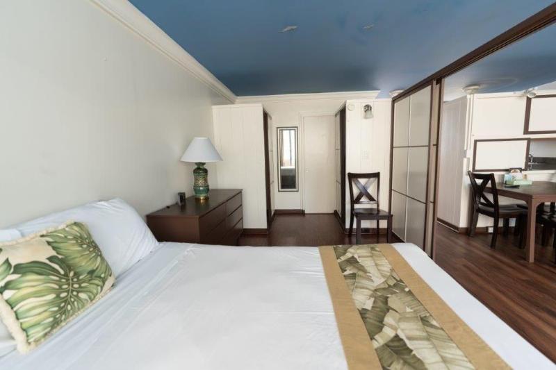 Holiday Surf Hotel image
