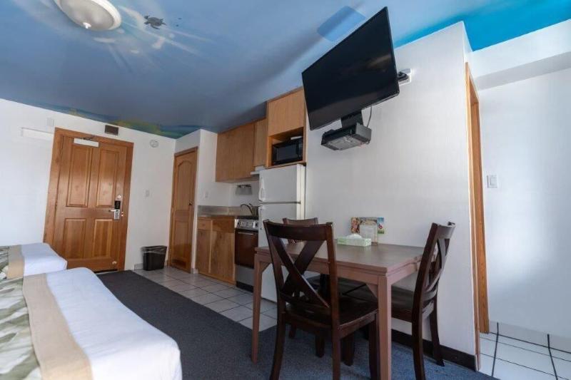 Holiday Surf Hotel image
