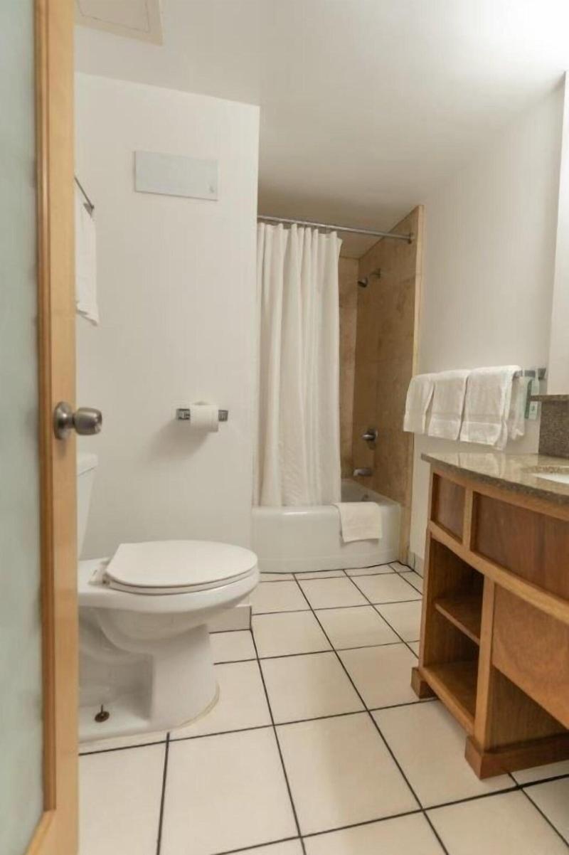 Holiday Surf Hotel image