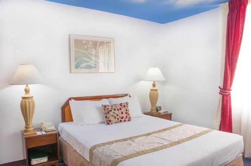 Holiday Surf Hotel image