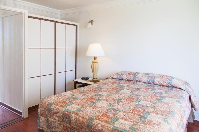 Holiday Surf Hotel image