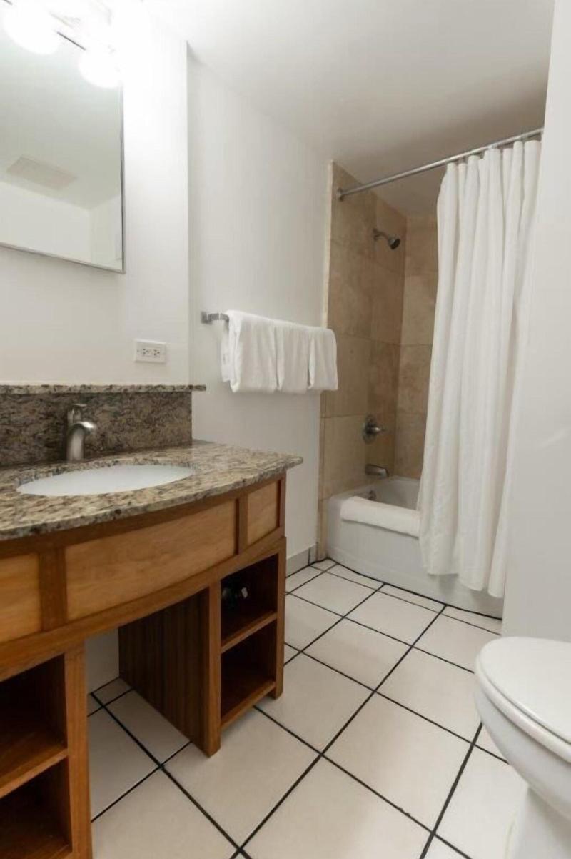 Holiday Surf Hotel image