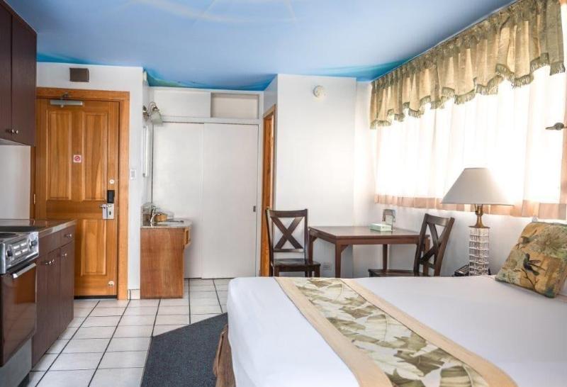 Holiday Surf Hotel image