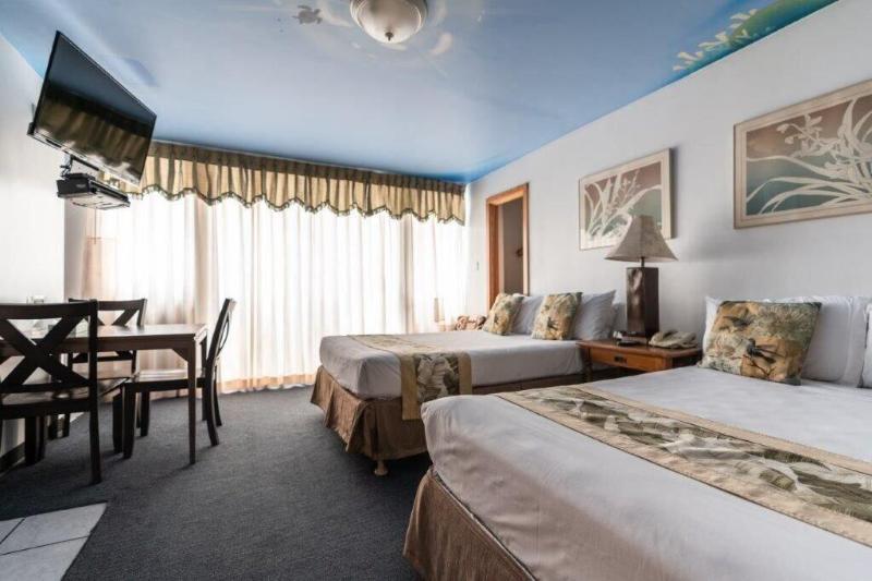 Holiday Surf Hotel image