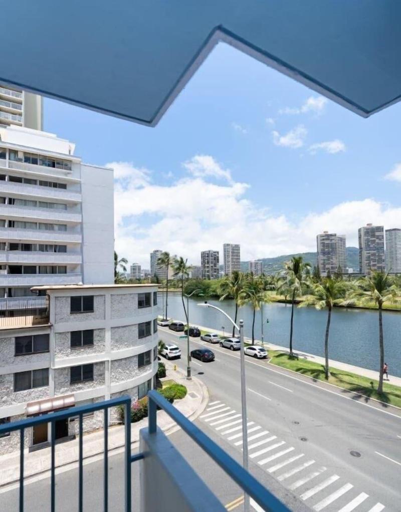 Holiday Surf Hotel image