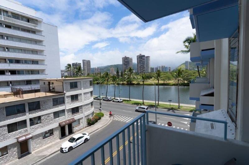 Holiday Surf Hotel image