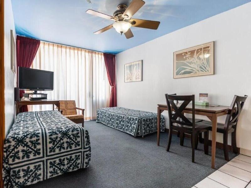 Holiday Surf Hotel image