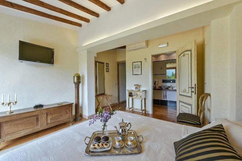 Villa Gaudia image