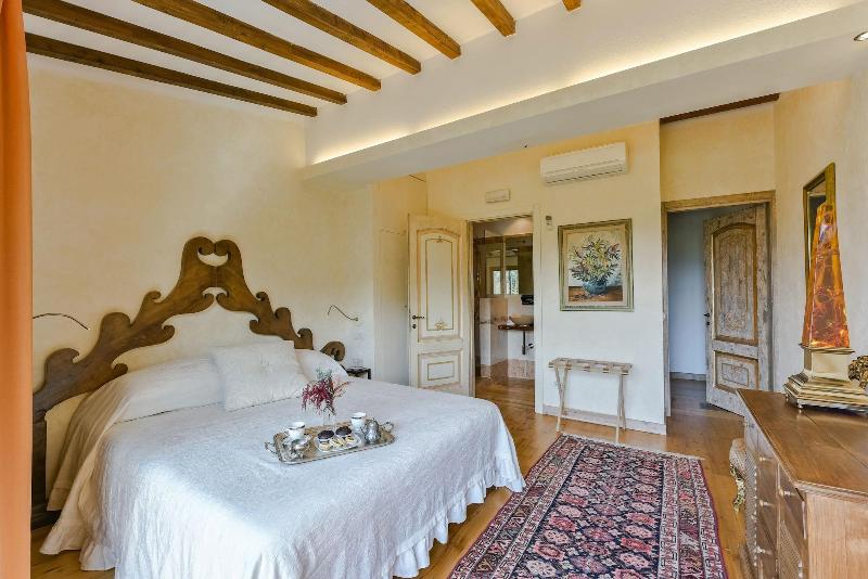 Villa Gaudia image