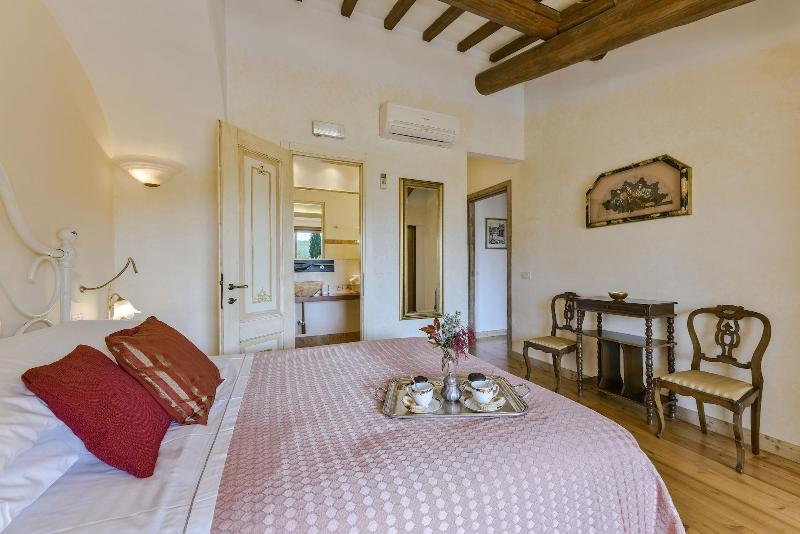 Villa Gaudia image