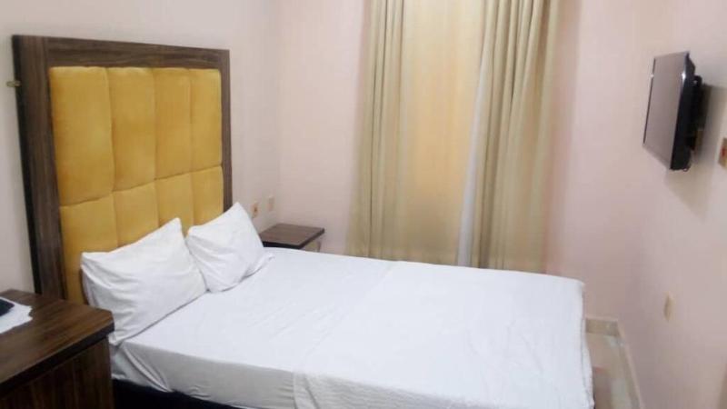 Gold Crown Hotel image