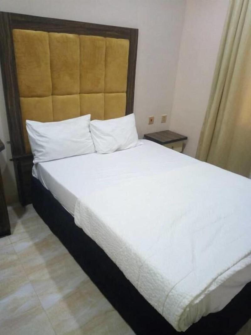 Gold Crown Hotel image