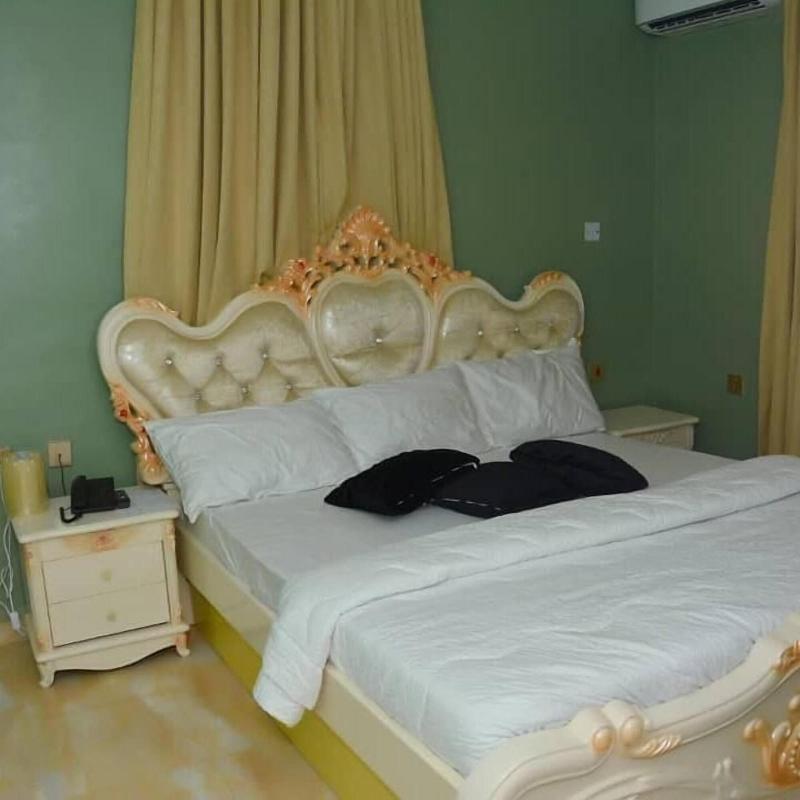 Gold Crown Hotel image